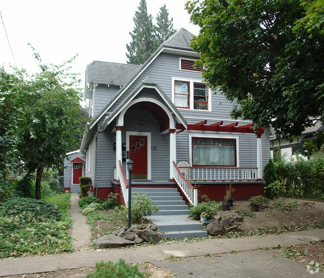 Building Photo - 1582 Court St NE