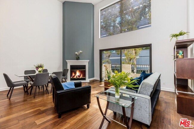 Building Photo - 1633 S Bentley Ave