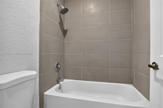 Building Photo - 5337 SW 40th Ave
