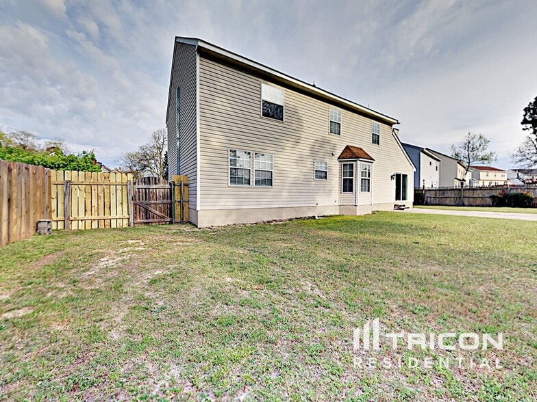 Building Photo - 102 Stafford Rd