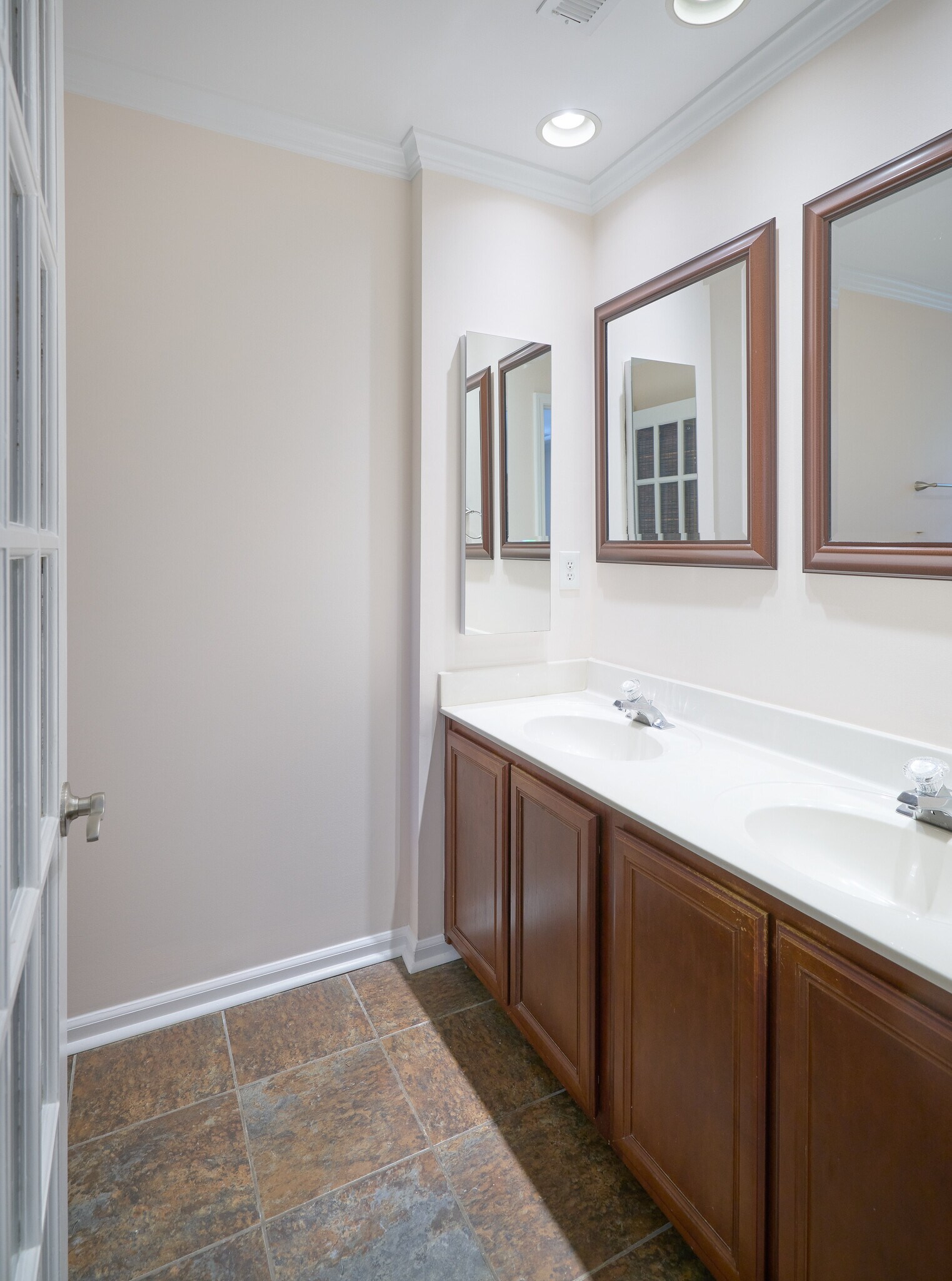 Building Photo - 420 Canewood Pl