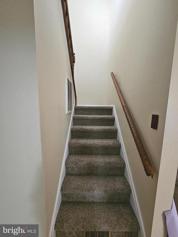 Building Photo - 17 Exeter Ct