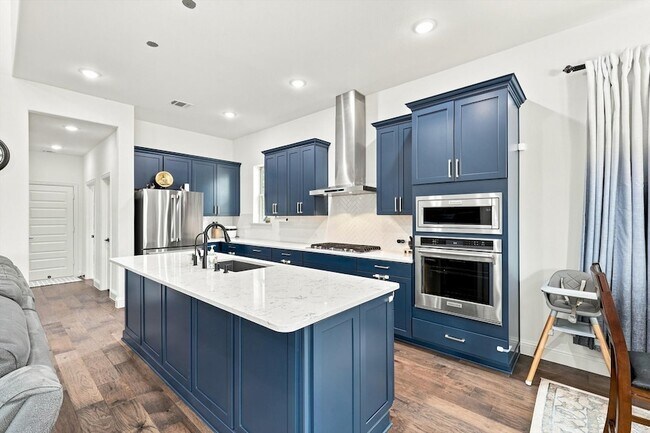 Building Photo - 1717 Canals Dr