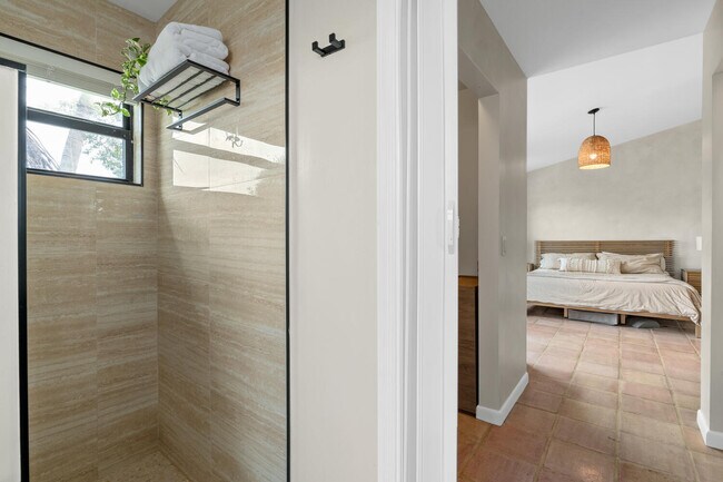 Building Photo - 12541 Shoreside Ln