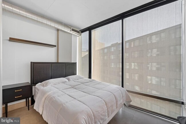 Building Photo - 1133 14th St NW