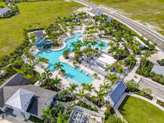 Building Photo - 15120 Wildwood Cir