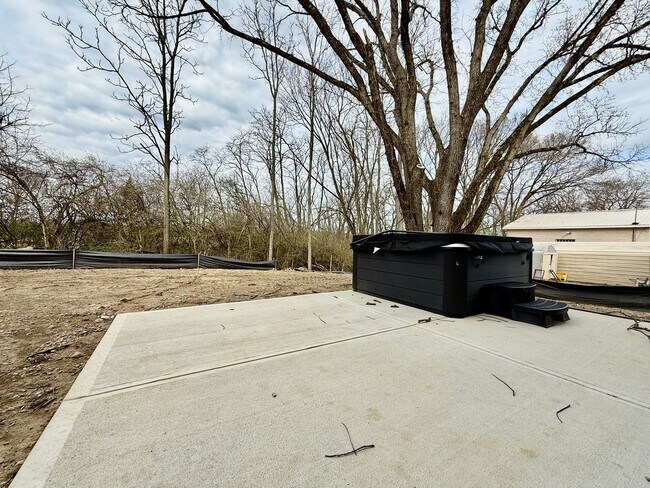 Building Photo - New 5BR Retreat With Hot Tub 2 Living Areas WC, OH