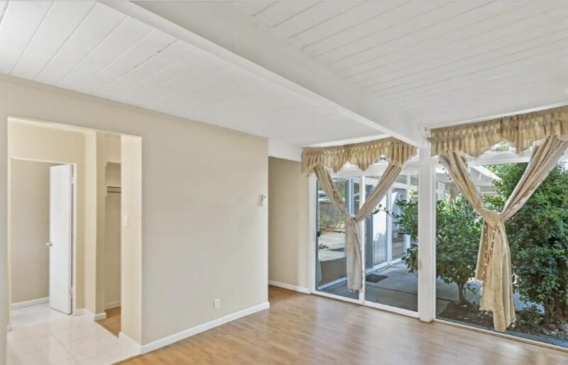 Building Photo - 2085 Sandalwood Ct