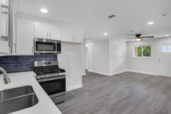 Building Photo - 110 Prune St