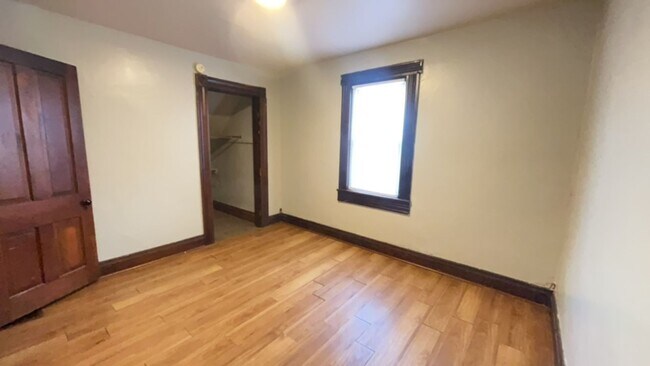 Building Photo - 1611 S Madison St