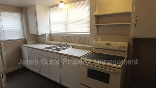 Building Photo - 605 S 7th Ave