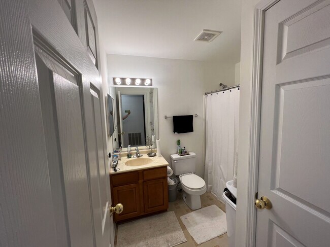 Building Photo - 1163 N Red Oak Cir