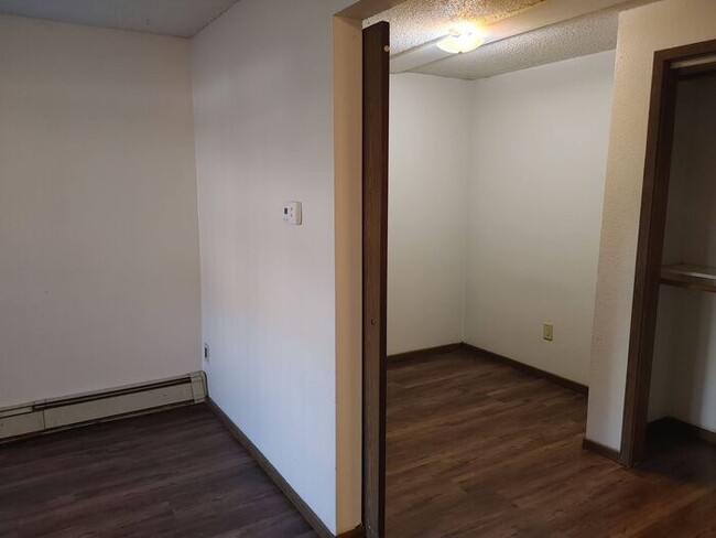 Building Photo - $895 | 1 Bedroom, 1 Bathroom Apartment | N...