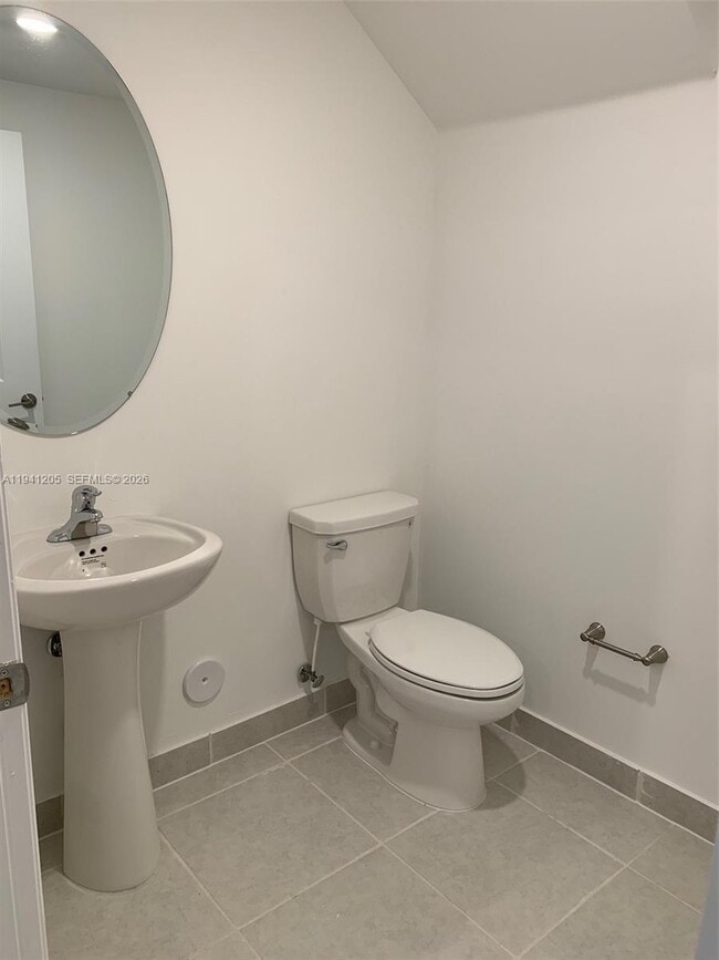 Building Photo - 1271 SE 27th Terrace