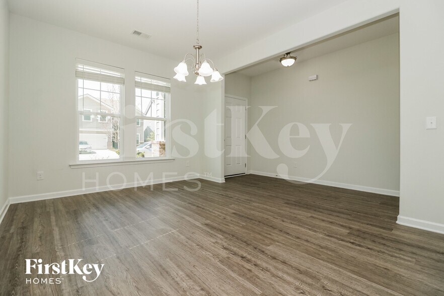 Building Photo - 421 Sanctuary Park Dr