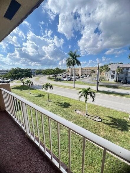 Building Photo - 8435 Sunrise Lakes Blvd