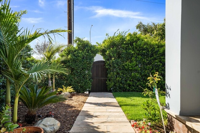 Building Photo - 2320 S Genesee Ave