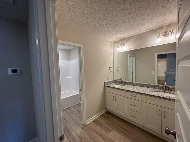 Building Photo - BRAND NEW 4 Bed 3 Bath Townhome Near The H...