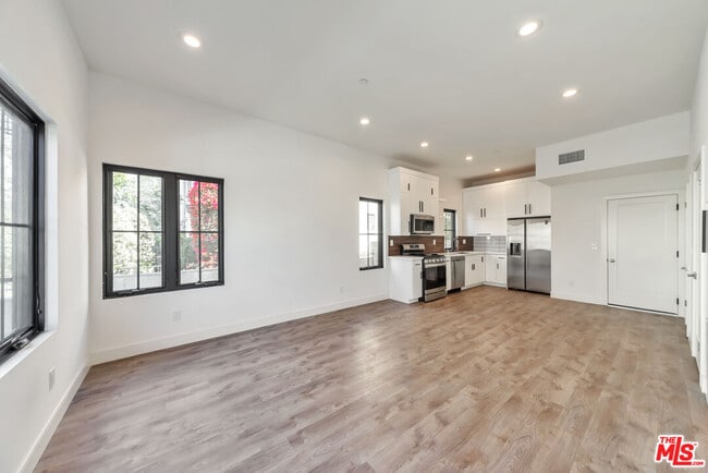 Building Photo - 1022 Masselin Ave