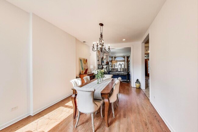 Building Photo - 4553 S Ellis Ave