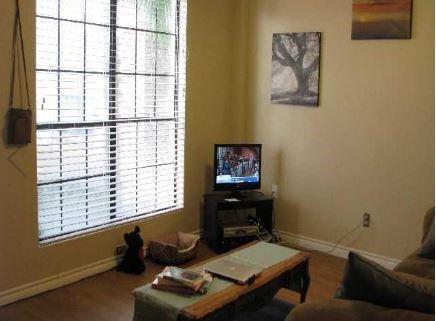 Building Photo - 1908 San Antonio St