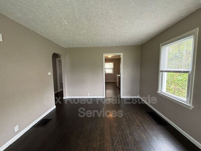 Building Photo - 506 Kammer Ave