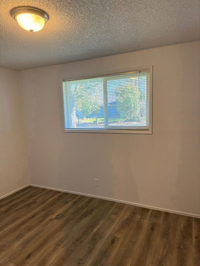 Building Photo - thaa01