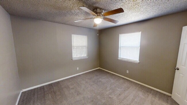 Building Photo - 519 Myra Lou Ave