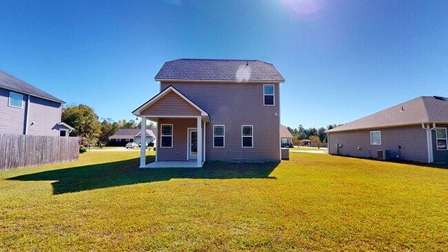 Building Photo - Stylish Two-Story in the dreamy Riverbrooke Community of Raeford!