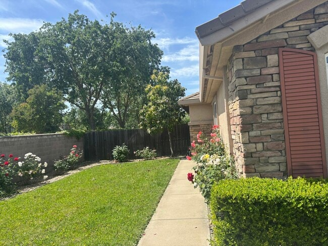 Building Photo - 10294 Stoecker Way