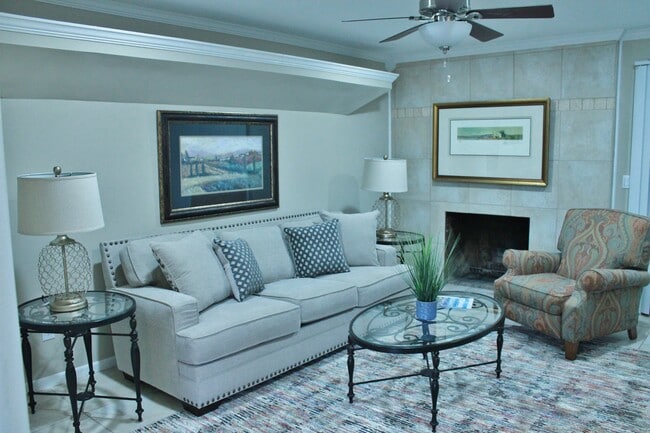 Building Photo - 7825 Renaissance Ct