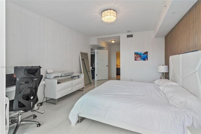 Building Photo - 1080 Brickell Ave