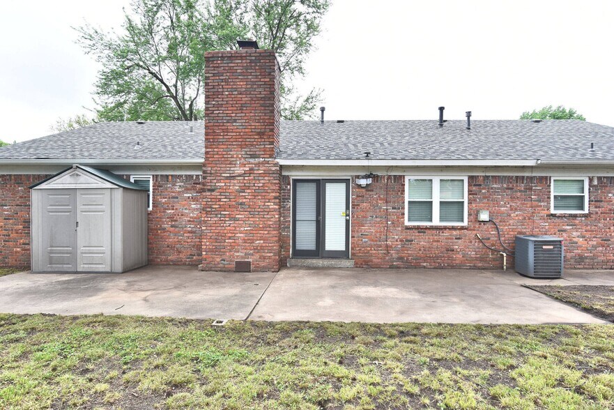 Building Photo - 6925 E 73rd St