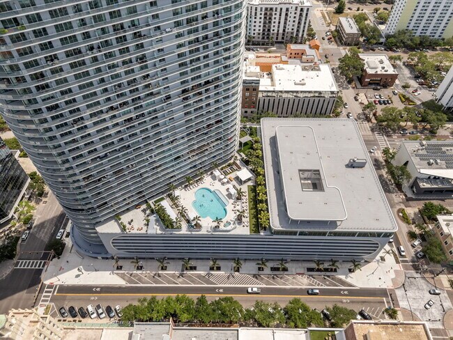 Building Photo - 400 Central Ave