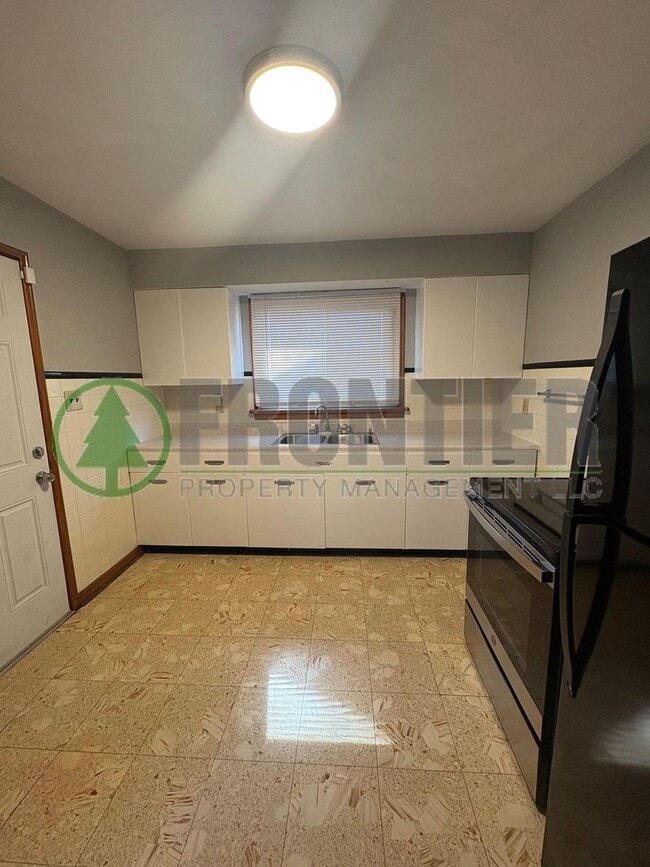 Building Photo - 532 Ames Pl