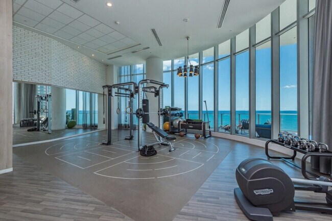 Building Photo - 4011 S Ocean Dr