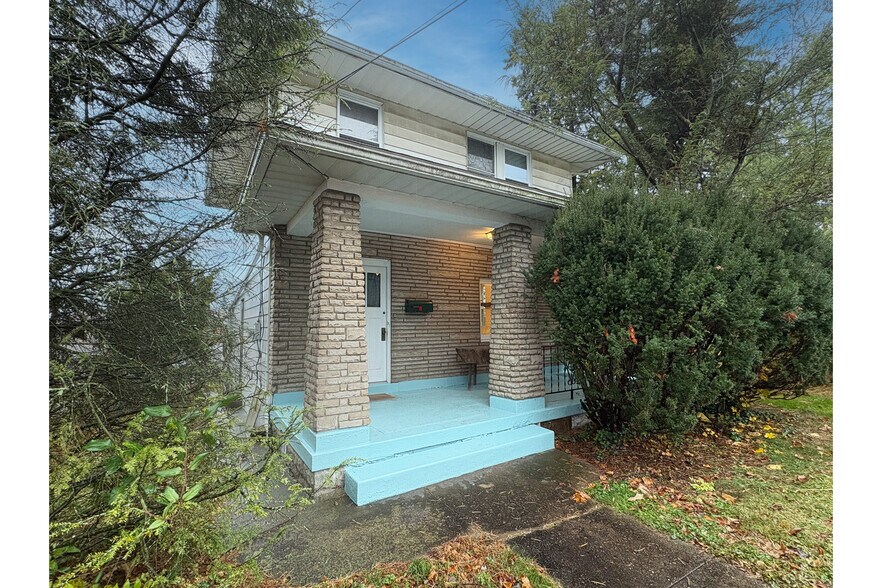 Front of the House - 307 Parklyn St