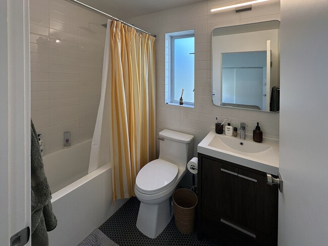 Building Photo - 2284 India St