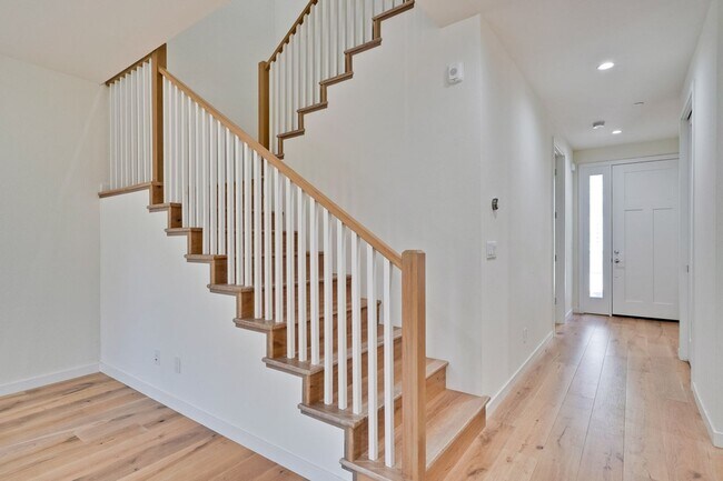Building Photo - Brand New 2 Story, 3 Bed, 3 Bath Townhome ...