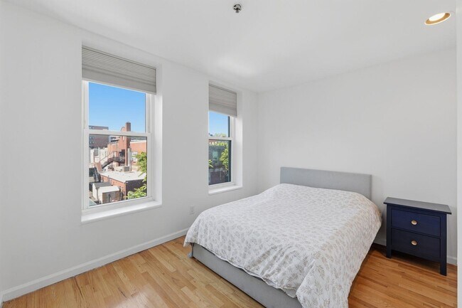 Building Photo - 457 2nd St