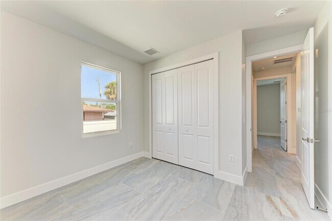 Building Photo - 380 Holly Rd