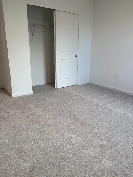 Building Photo - 2003 Lyndon Green Cir