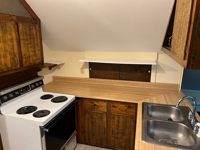 Building Photo - 120 Bond Rd