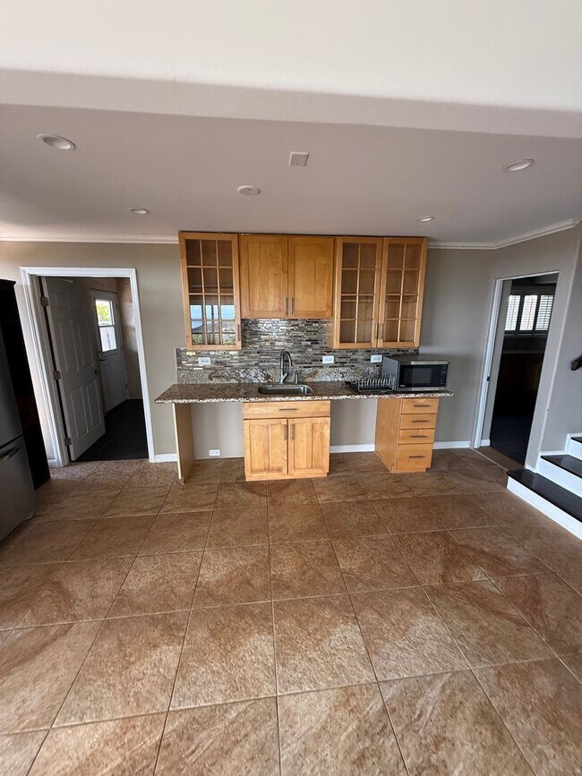 Building Photo - Luxury Hillside Home with Panoramic Kahala Beach Views – $8,000/month