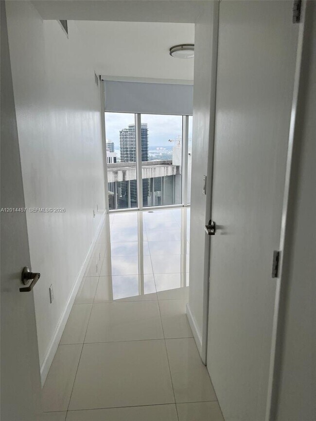 Building Photo - 475 Brickell Ave