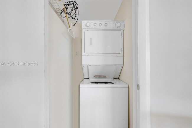 Building Photo - 1830 S Ocean Dr