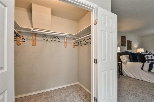Building Photo - Beautifully Remodeled 4 Bedroom Home near ...