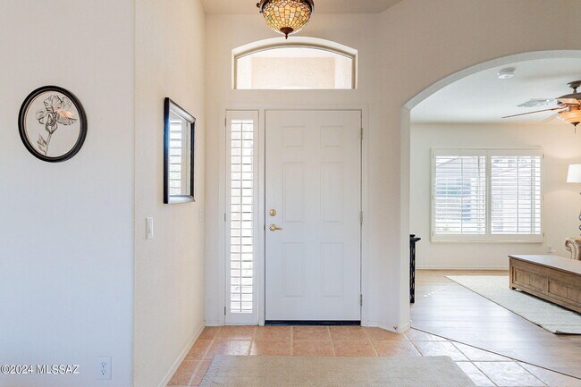 Building Photo - 36500 S Rock Crest Dr