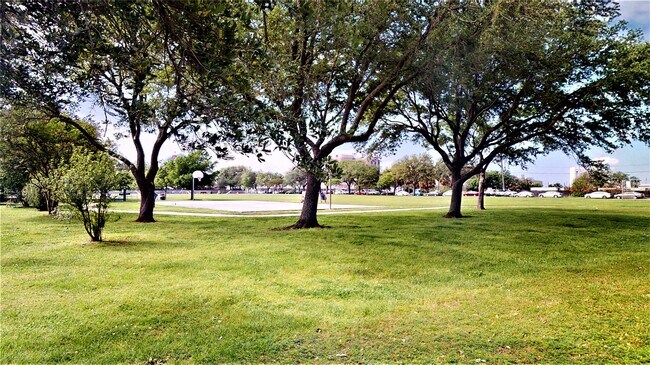 Building Photo - 7037 N Holiday Dr
