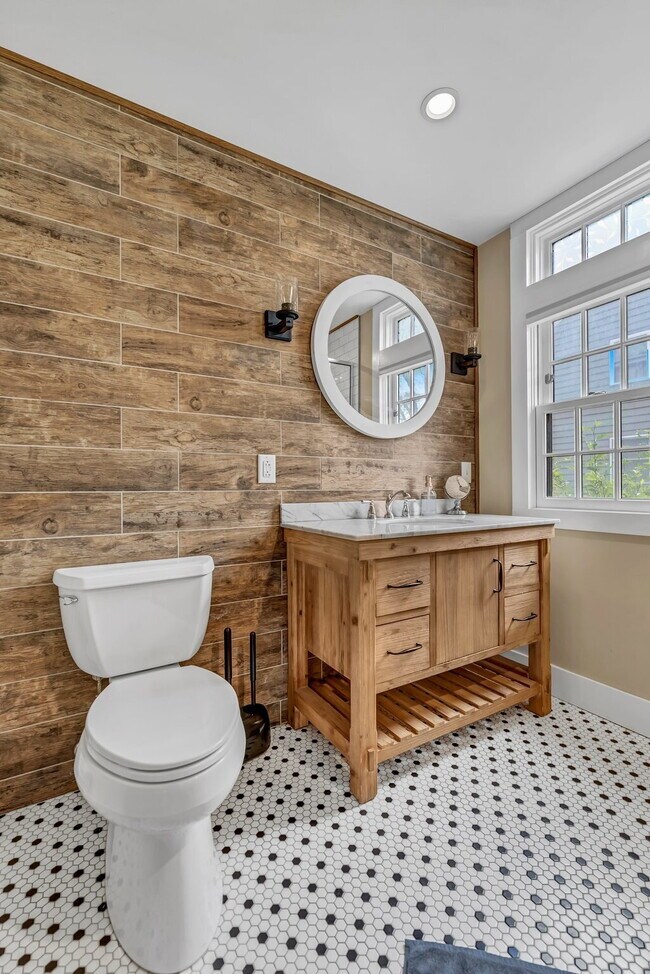 Building Photo - Furnished 1-Bedroom Lower Apartment on Main St